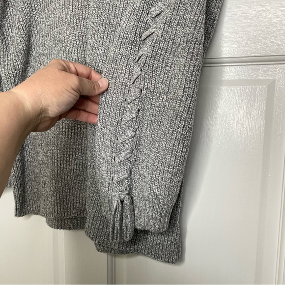 American Eagle Gray V-Neck Sweater Statement Sleeves with Braiding Size Small - Picture 4 of 9